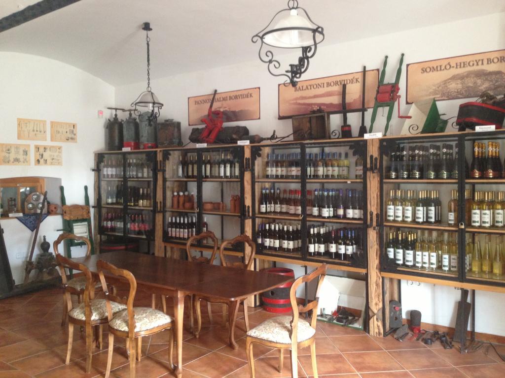 Edvy Malom Fogadó Barokk Udvarház Pápa Exterior foto