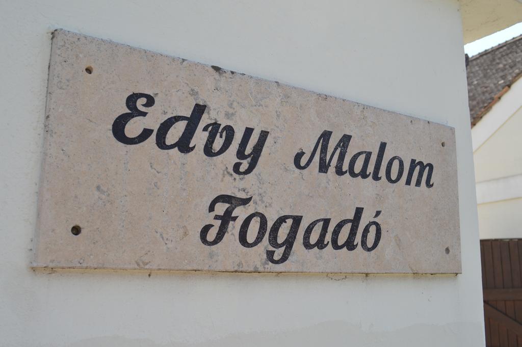 Edvy Malom Fogadó Barokk Udvarház Pápa Exterior foto